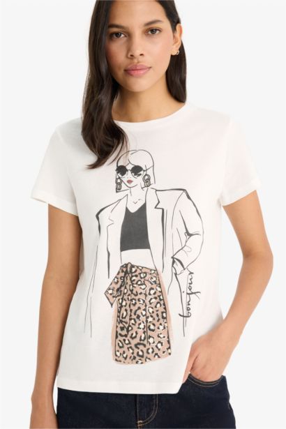 تيشيرت نص ردن قصة عادية وياخة مستديرة بطبعة بنت