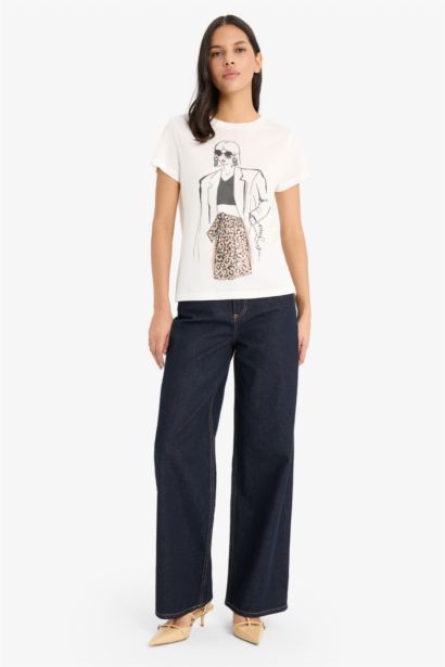 تيشيرت نص ردن قصة عادية وياخة مستديرة بطبعة بنت