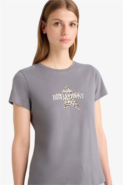 Футболка с круглым вырезом и звездным узором