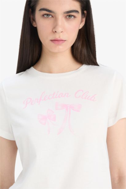 Футболка с круглым вырезом и короткими рукавами