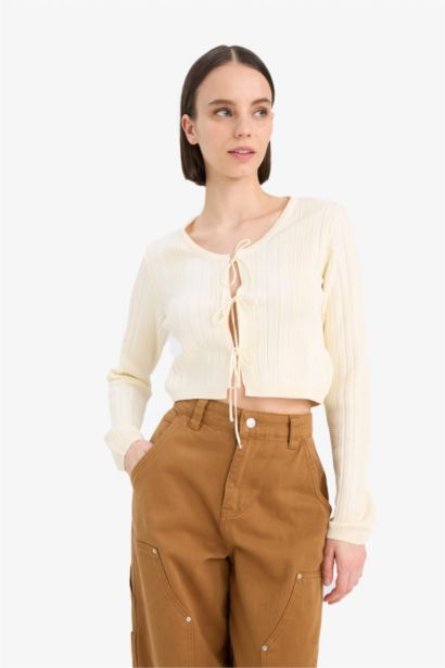 Slim Fit Dar Kesim Bağcıklı Bisiklet Yaka Triko  Kazak