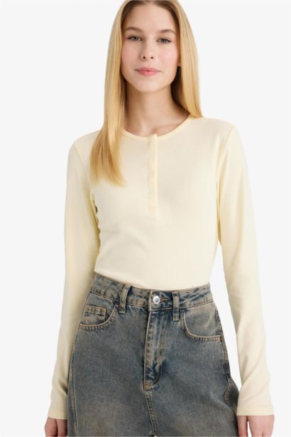 Лонгслив в рубчик с пуговицами на воротнике Fitted