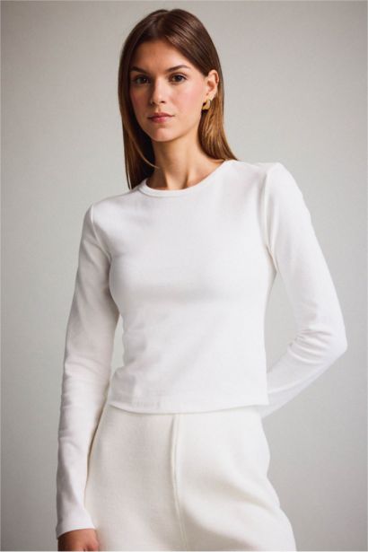 تيشيرت كم طويل ريبانا مخصر سليم فيت برقبة مستديرة