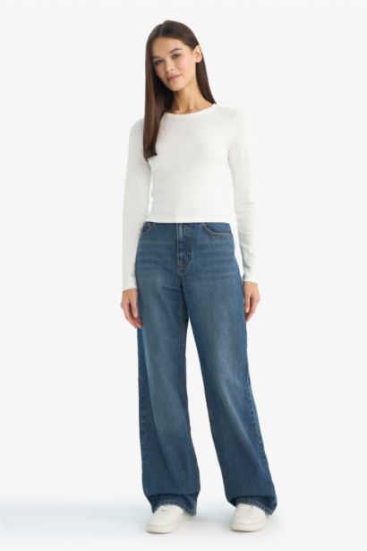 تيشيرت سليم عادي أبيض بأكمام طويلة