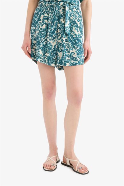 Elastic Band Regular Hem Shorts