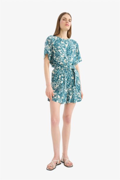 Elastic Band Regular Hem Shorts