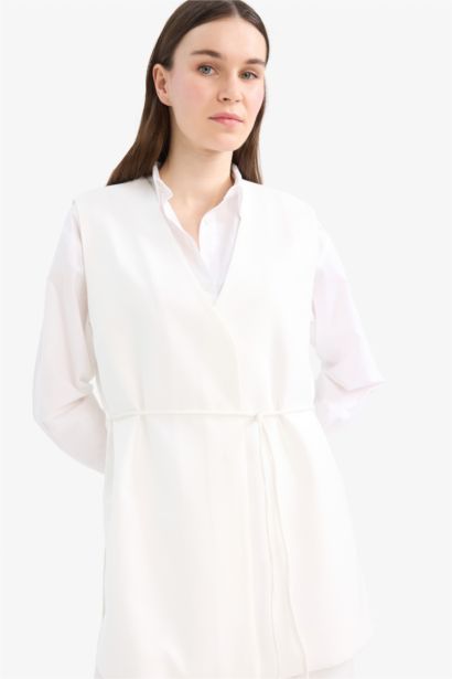 V Neck Laced Basic Vest