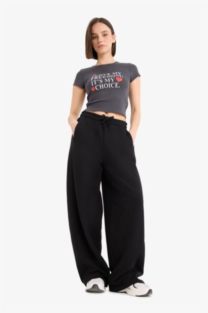 Fitted Crew Neck Printed Ribbon T-Shirt