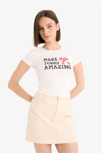 Fitted Crew Neck Printed Ribbon T-Shirt