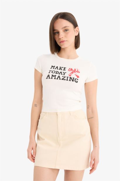 Fitted Crew Neck Printed Ribbon T-Shirt