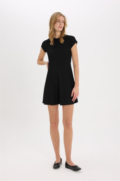 فستان قصير سادة مضلع بياخة مستديرة