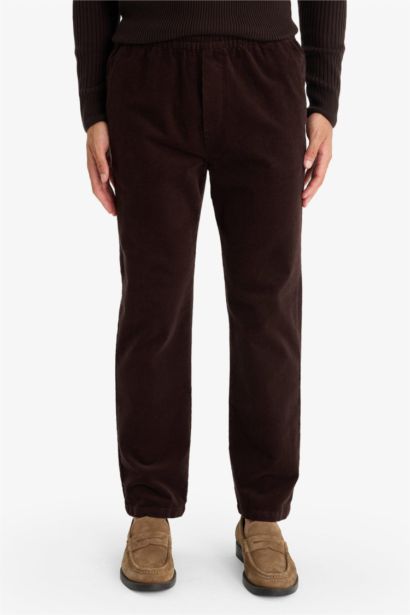 بنطرون قطيفة قصة مريحة ورجل عادية