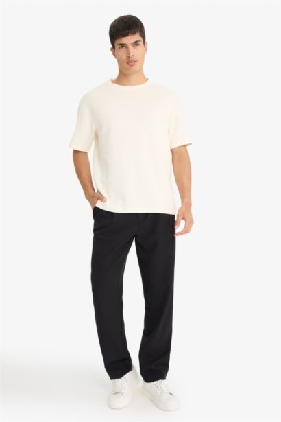 تيشيرت نص كم قصة عادية بياقة مستديرة