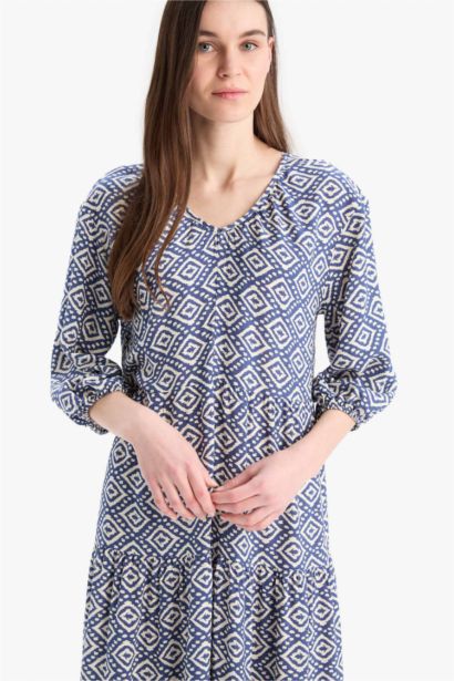 فستان بأكمام طويلة قصة عادية بياقة V