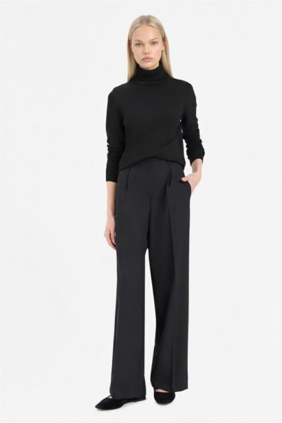 بلوفر قصة عادية بياقة عالية