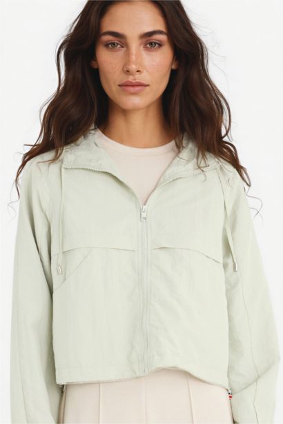 Su İtici Kapüşonlu Fermuarlı Crop Yağmurluk