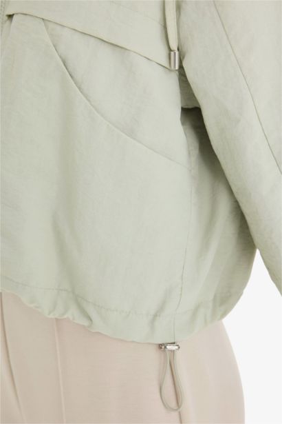 Su İtici Kapüşonlu Fermuarlı Crop Yağmurluk