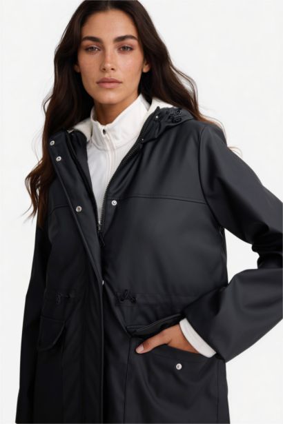 Su Geçirmez Kapüşonlu Suni Deri Yağmurluk