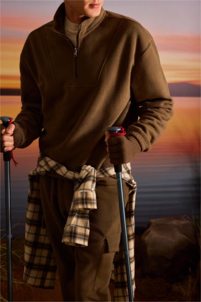 سويت شيرت مطبوع أوفر سايز بياقة عالية