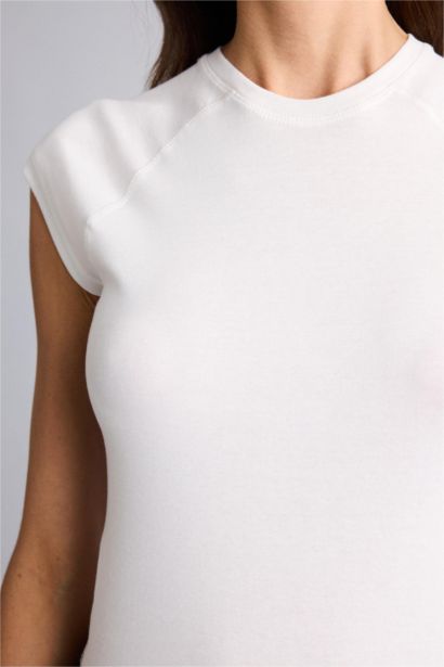 تيشيرت نص كم سادة بيزك سليم فيت وياقة مستديرة