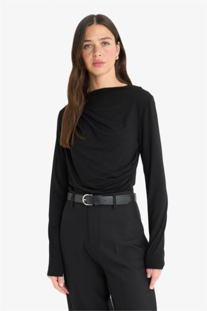 Облегающая футболка с длинным рукавом и вырезом-лодочкой