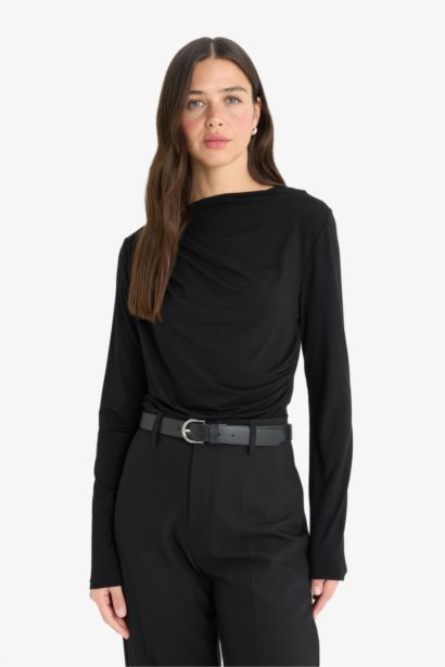 Облегающая футболка с длинным рукавом и вырезом-лодочкой