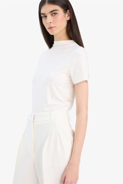 تيشيرت نص كم سليم فيت برقبة قارب