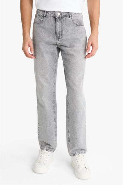 Джинсы Straight Fit с прямыми штанинами