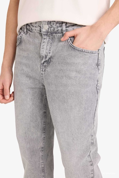 Straight Fit Jeans
