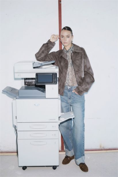 بنطرون جينز باجي فيت بحافة مطوية وخصر عالي