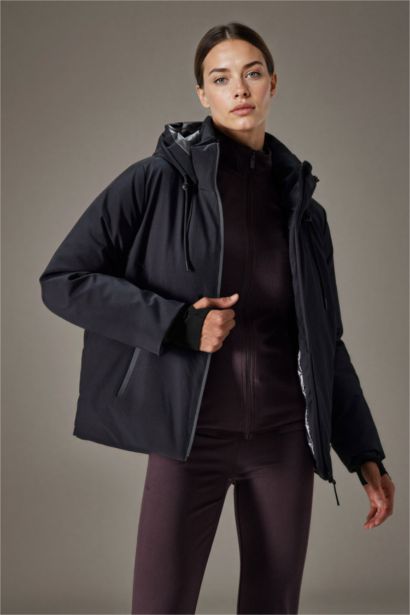 جاكيت وتر بروف قصة عادية بكابيشون وبطانة صوفية