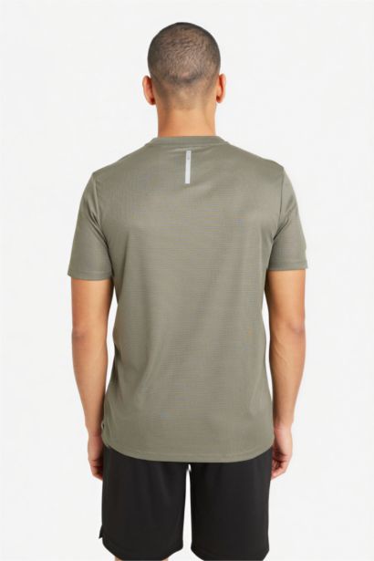 تيشيرت رياضي نص كم سليم فيت مطبوع برقبة مستديرة