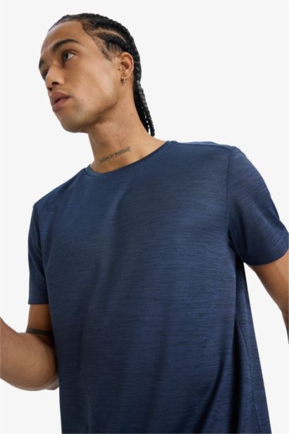 Slim Fit Dar Kesim Hızlı Kuruyan Nefes Alabilen Esnek Kumaş Bisiklet Yaka Sporcu Kısa Kollu Tişört