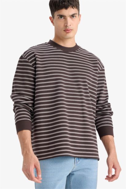 سويت شيرت مخطط قصة مريحة برقبة مستديرة