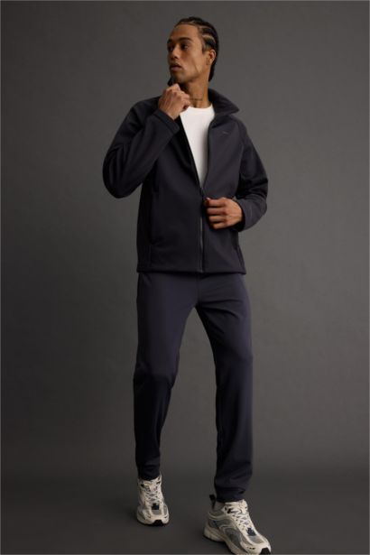 جاكيت مطر سوفتشيل سليم فيت بغطاء للرأس مقاوم للماء من DeFactoFit