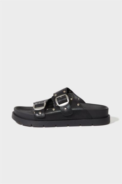 صندل نسائي من جلد صناعي بكعب مسطح بشريط مزدوج