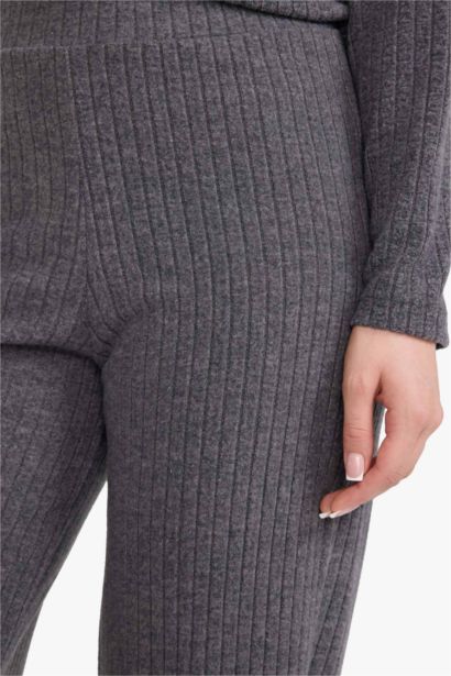 بنطرون محاك قصة مستقيمة برجل عادي