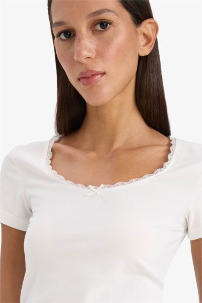 Fitted Lace Collar Short Sleeve White T-Shirt