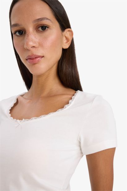 Fitted Lace Collar Short Sleeve White T-Shirt