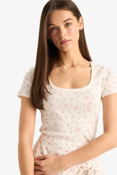 T-shirt slim imprimé à col U et manches courtes