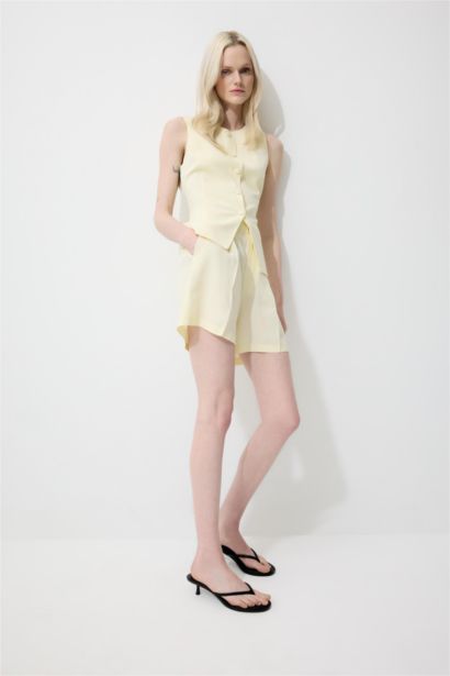 شورت كتان بخصر عالي