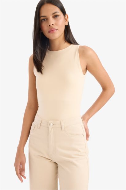 فانيلة سليم فيت بياقة هالتر