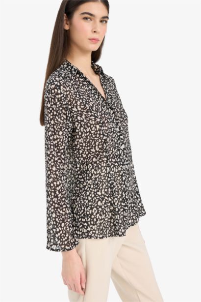 Chemise ajustée en mousseline imprimée à manches longues