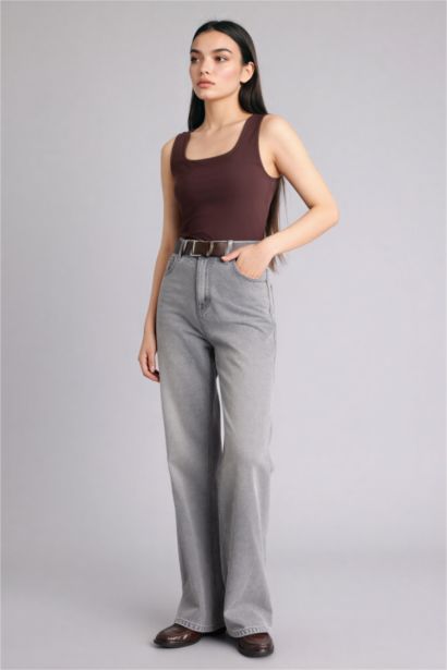 تانك توب بيزك سادة سليم فيت بياقة مربعة