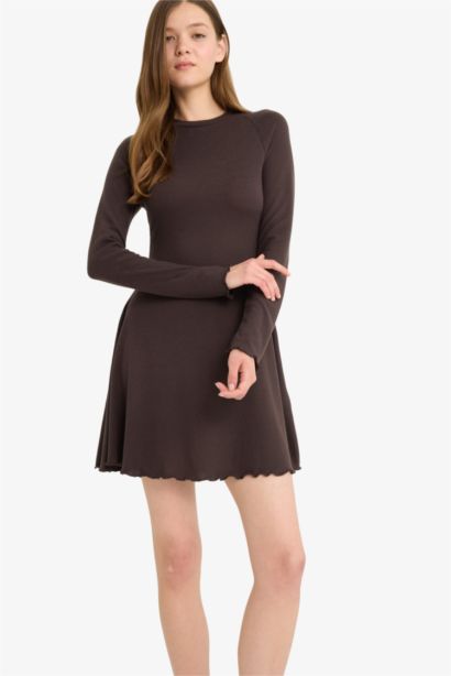 Mini Robe à col rond et manches longues