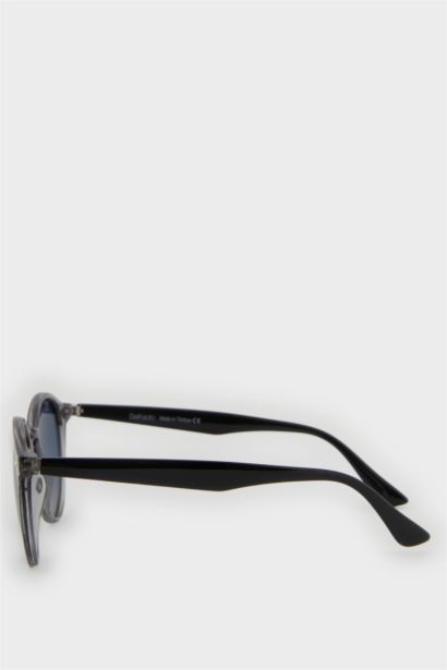 Man Round Sunglasses