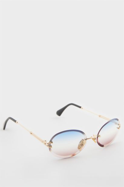 Woman Round Sunglasses