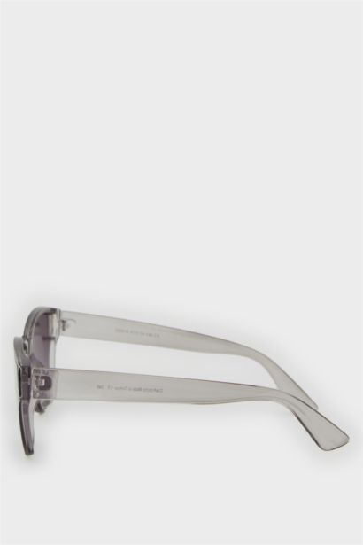 Kadın Oval Beyaz Transparan Çerçeve Siyah Cam UV Güneş Gözlüğü