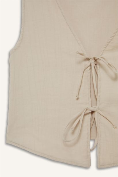 Regular Fit V-Neck Sleeveless Blouse