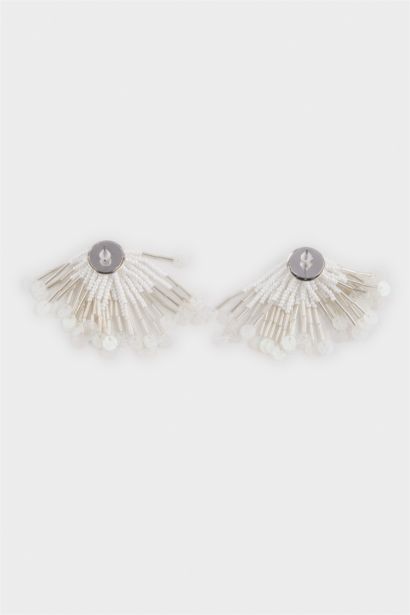 Woman White Pearl Straw Detailed Earrings
